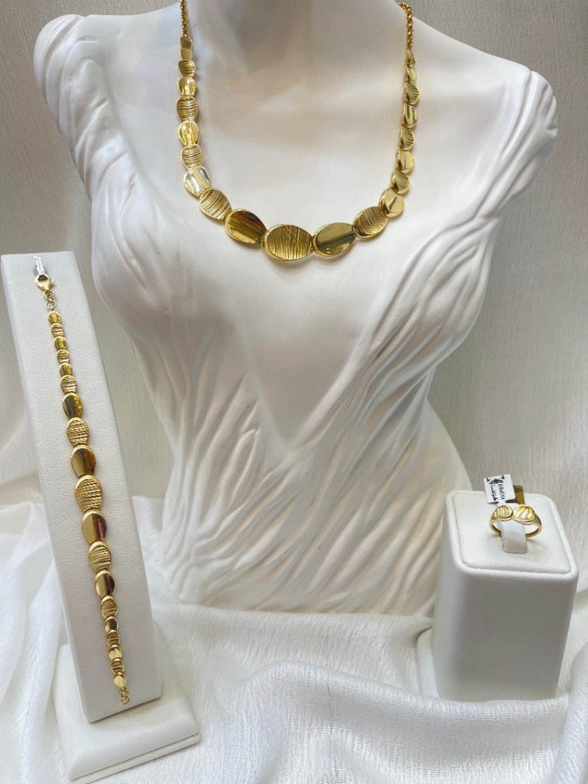 طقم 3 قطع — كيرمينا — عيار 18 — 33.03 جم