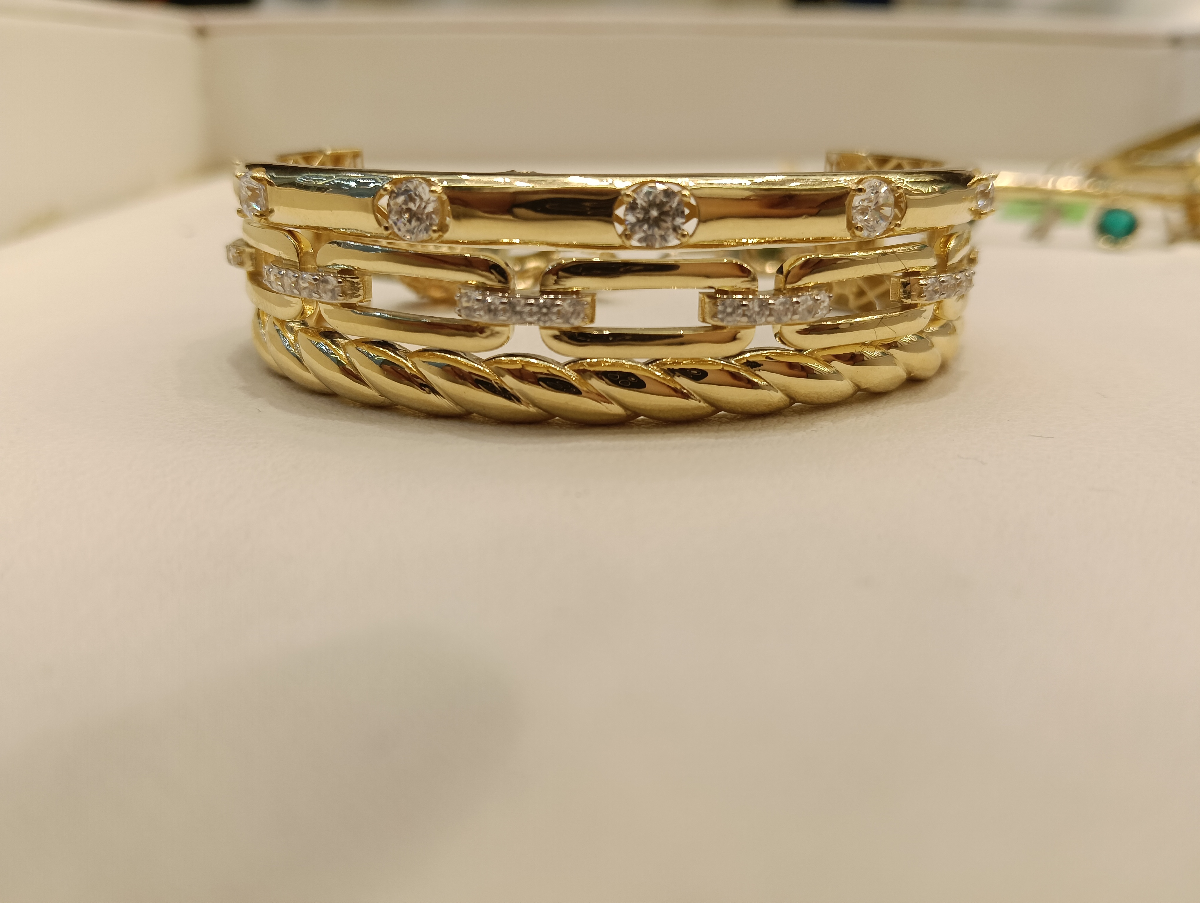 اسوره — لازوردي — صورة 1