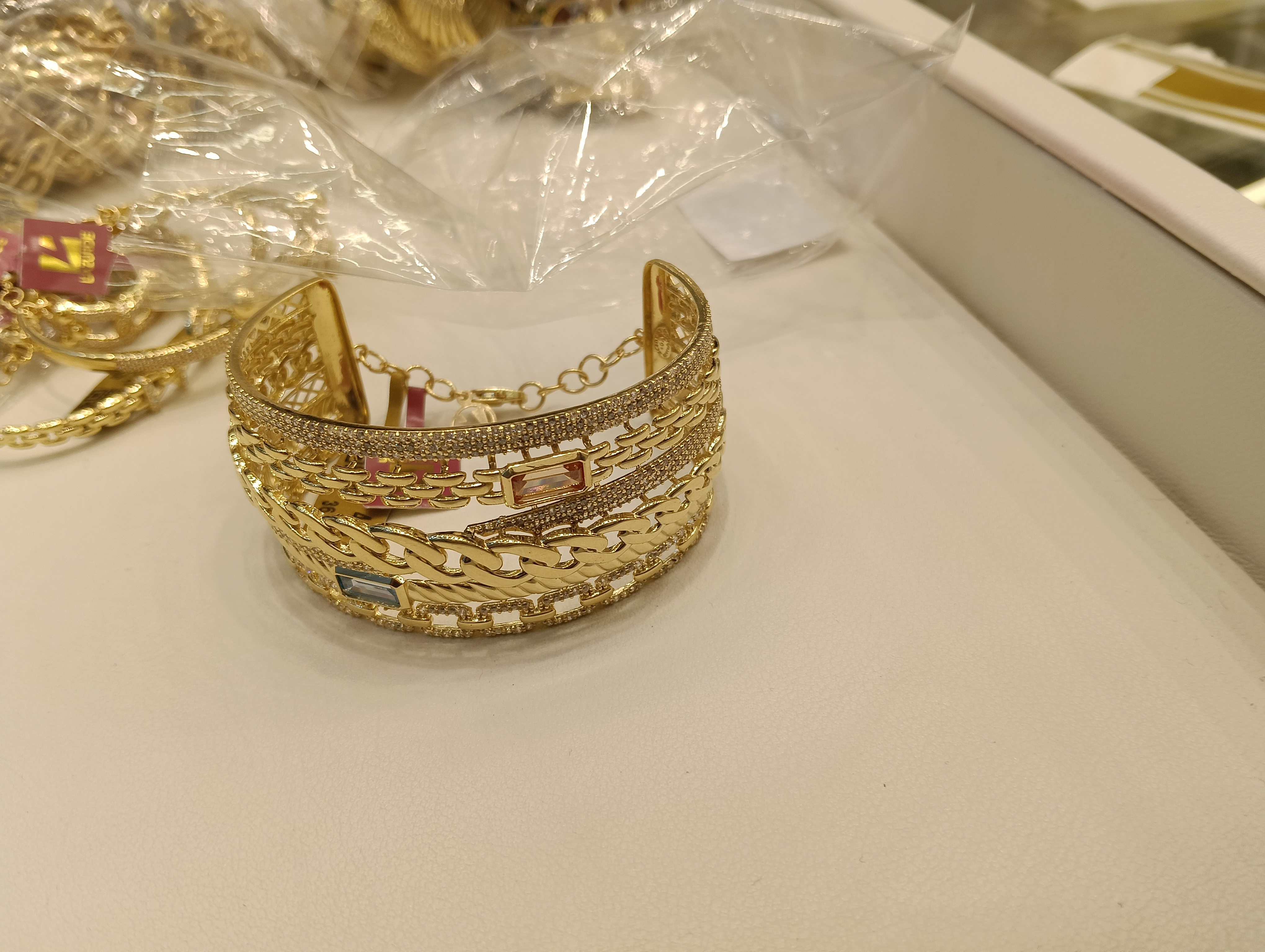 اسوره — لازوردي — صورة 1